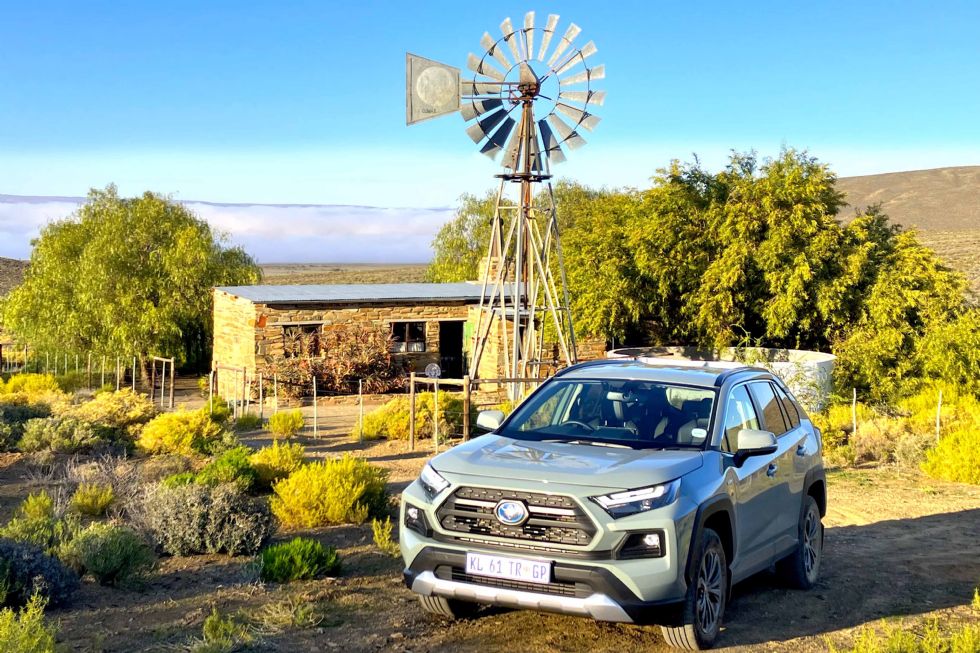 Toyota RAV4 E-Four Hybrid GX-R