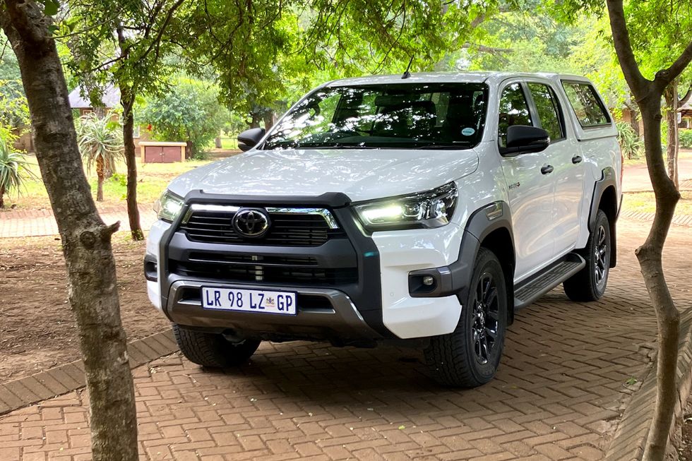 Toyota Hilux Legend 1