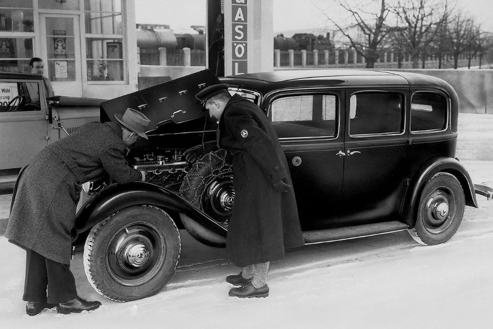 6 Mercedes-Benz 260 D.jpg