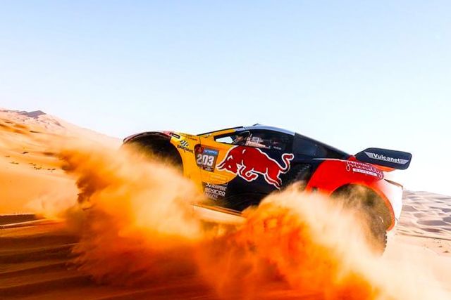 Loeb won to close lead