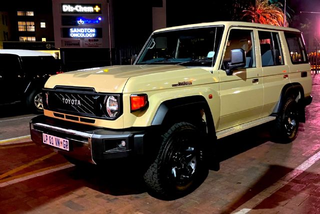 Toyota Land Cruiser 70 Wagon 1