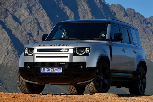 Land Rover Defender 110 X-Dynamic 1