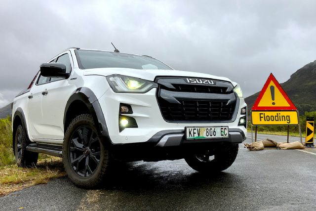 Isuzu V-Cross 1