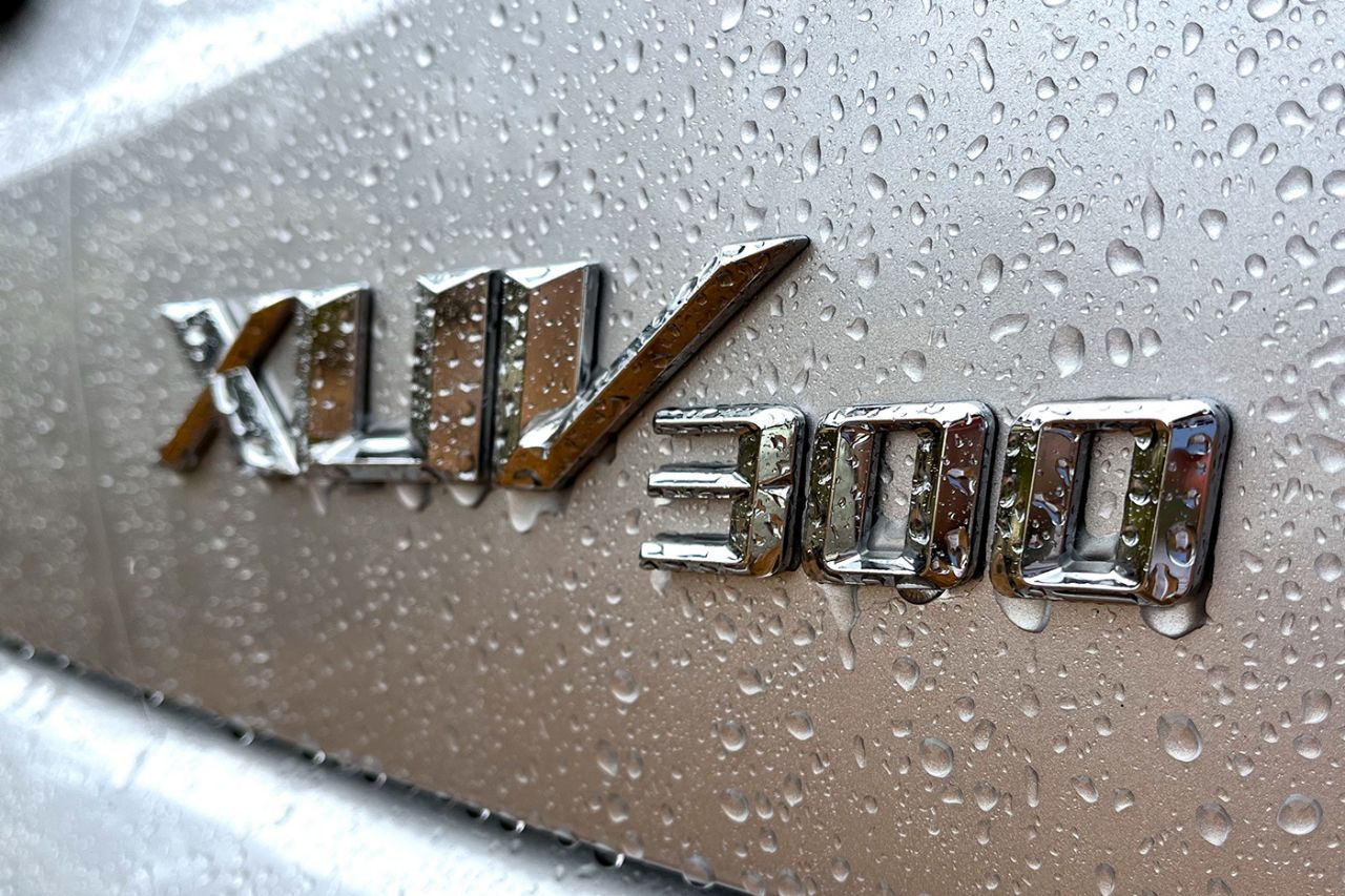 XUV300