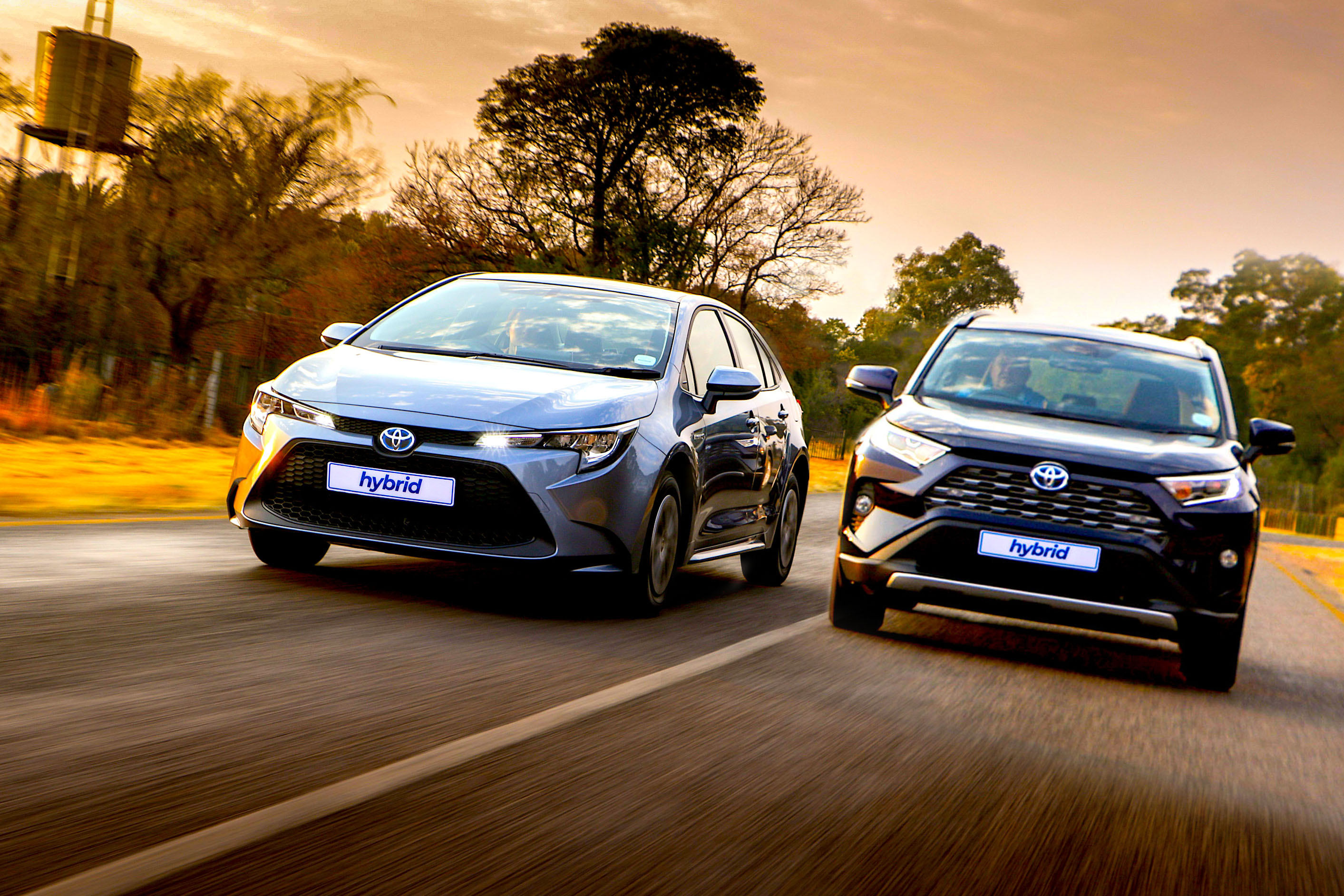 TOYOTA HITS HYBRID DRIVE - Auto.