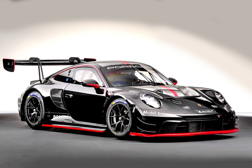 PORSCHE SHOWS RACE GT3-R, TEASES STREET RS - Auto.